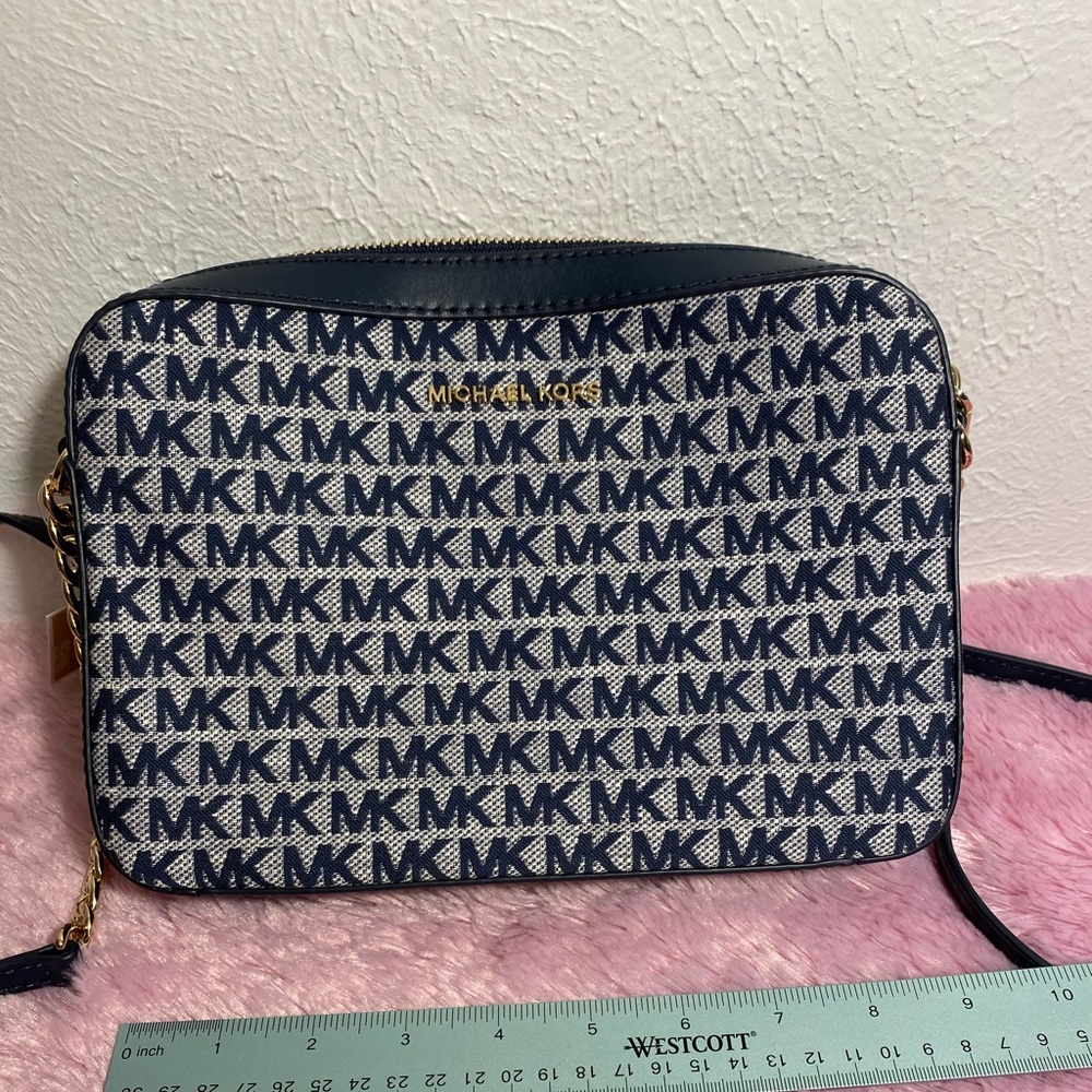 Michael kors crossbody